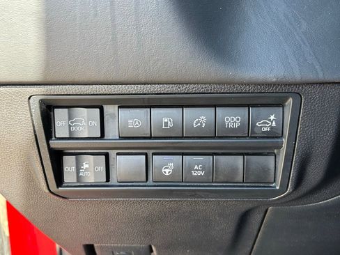 Certified 2024 Toyota Sequoia Platinum image 28