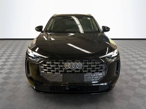 Certified 2025 Audi Q5 Premium w/ Convenience Package AWD/4WD image 2