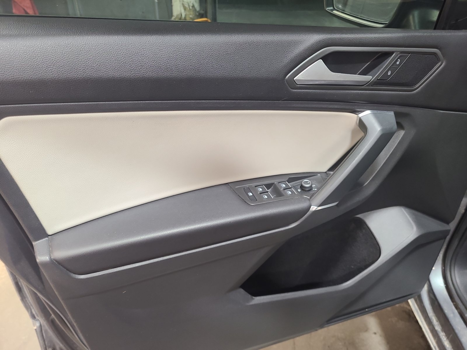Used 2020 Volkswagen Tiguan SE FWD image 13