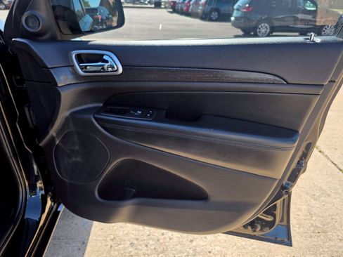 Used 2017 Jeep Grand Cherokee Altitude RWD image 17