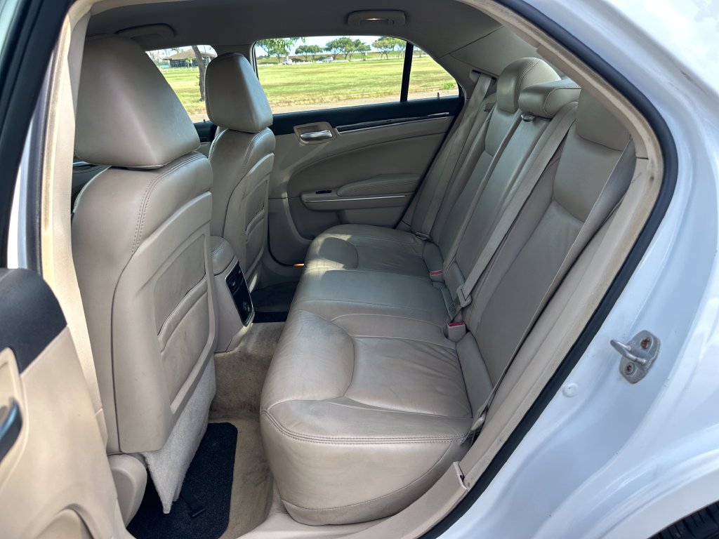 Used 2013 Chrysler 300 RWD image 18