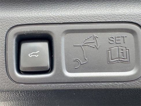 Used 2024 Ford Expedition Limited image 11