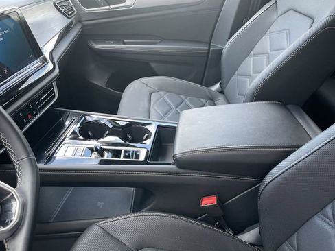 Used 2025 Volkswagen Atlas Cross Sport SE AWD/4WD image 20