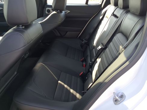 Used 2024 Alfa Romeo Giulia Veloce image 28