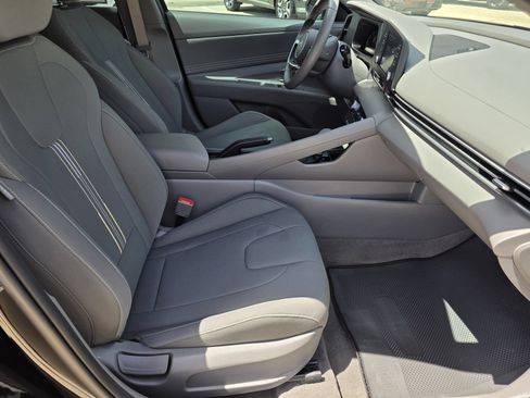 Certified 2025 Hyundai Elantra Sport FWD image 13