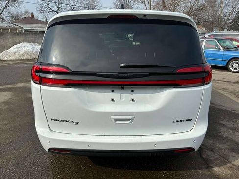 Used 2026 Chrysler Pacifica Limited w/ S Appearance Package image 7