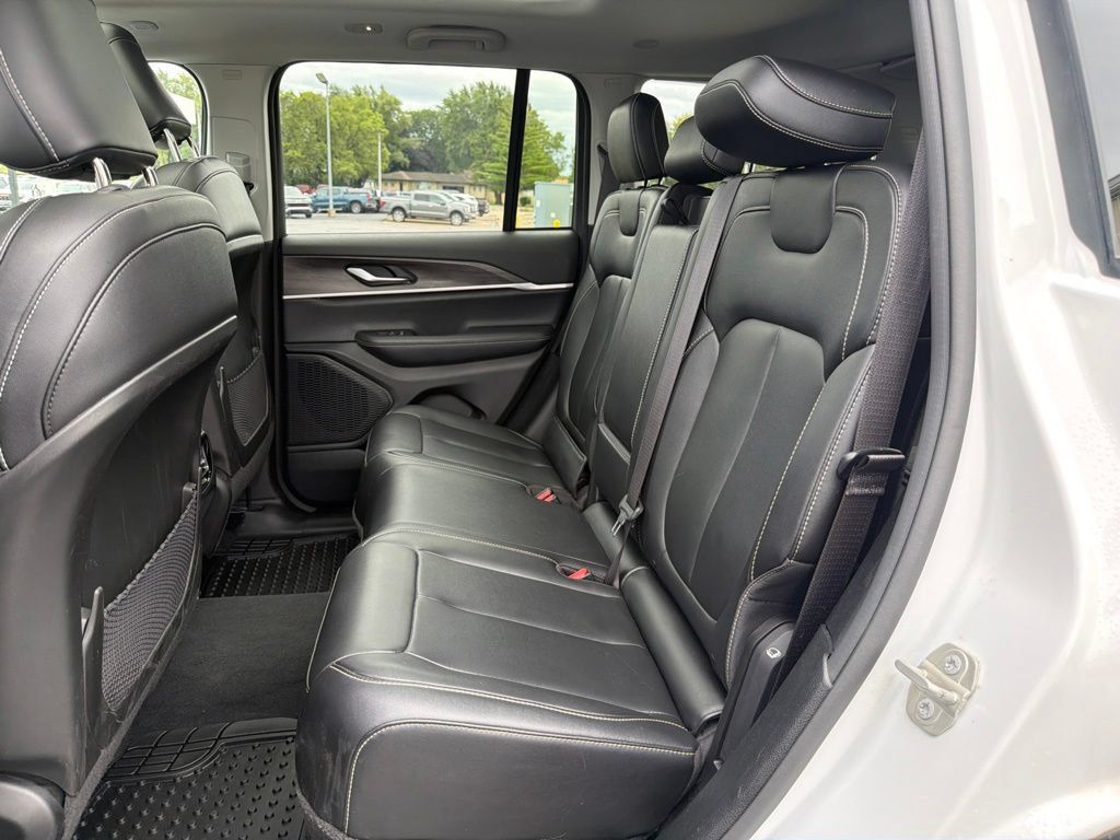 Used 2023 Jeep Grand Cherokee Limited w/ MOPAR Finishing Package AWD/4WD image 14
