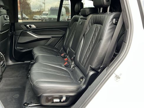 Used 2022 BMW X7 M50i image 23