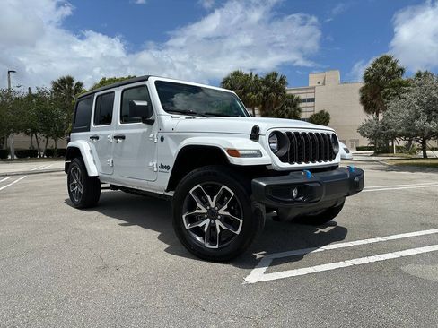 Used 2024 Jeep Wrangler Unlimited AWD/4WD image 2