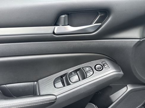 Used 2022 Nissan Altima 2.5 SV image 7