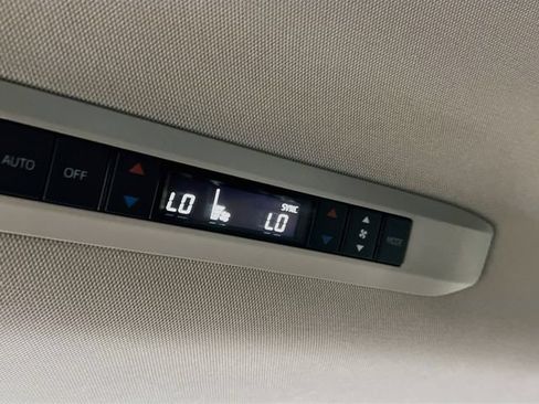 Used 2026 Toyota Sienna XLE FWD image 26