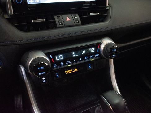 Used 2022 Toyota RAV4 XSE w/ XSE Grade Weather Package AWD/4WD image 16