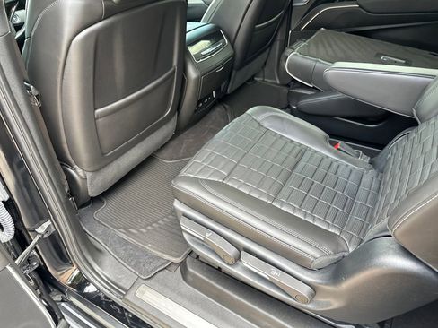 Used 2023 Cadillac Escalade ESV Sport Platinum w/ Heavy-Duty Trailer Package AWD/4WD image 33