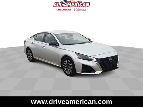 Used 2024 Nissan Altima 2.5 SV image 2