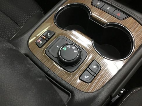 Used 2023 GMC Acadia SLE w/ Driver Convenience Package image 24