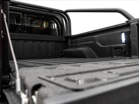 Used 2025 Jeep Gladiator Sport image 11