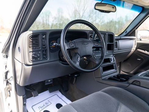 Used 2005 Chevrolet Silverado 2500 LS w/ Heavy-Duty Power Package image 30