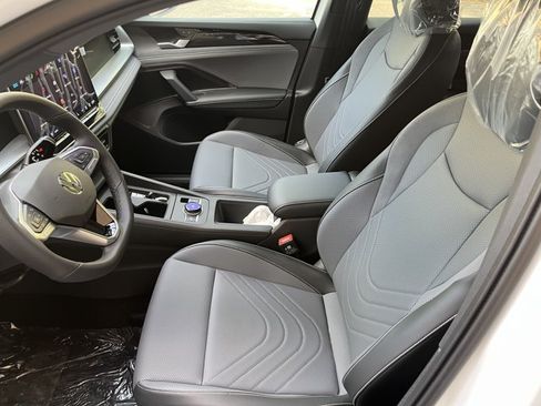 New 2026 Volkswagen Tiguan SE R-Line AWD/4WD image 19