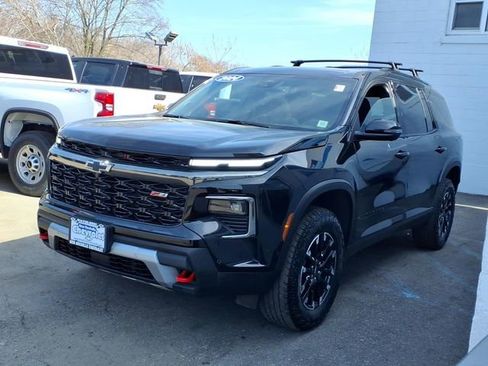 Used 2024 Chevrolet Traverse Z71 w/ Enhanced Driving Package image 3