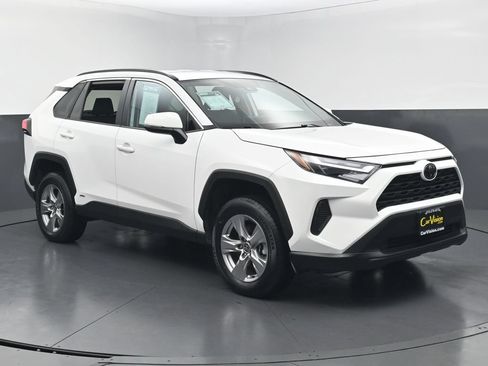 Used 2025 Toyota RAV4 XLE AWD/4WD image 3