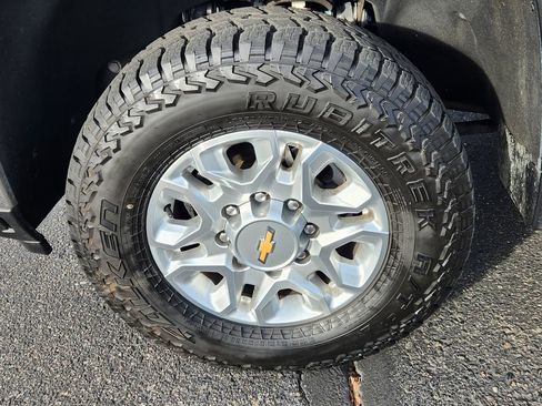 Used 2024 Chevrolet Silverado 3500 LTZ w/ LTZ Premium Package image 15