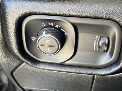 Used 2024 RAM 2500 Big Horn AWD/4WD image 34