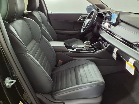 New 2025 Mitsubishi Outlander SE image 9