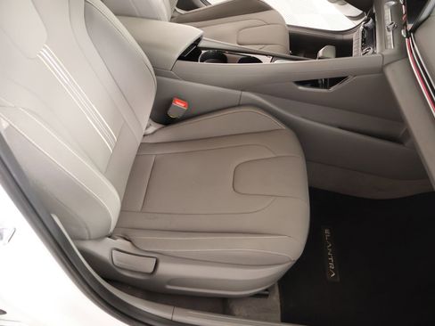 Certified 2025 Hyundai Elantra SEL FWD image 13