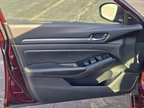 Used 2023 Nissan Altima 2.5 SV image 17