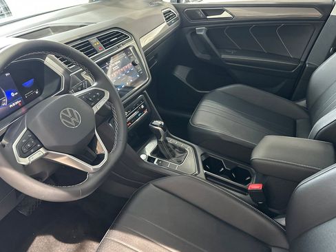 Certified 2023 Volkswagen Tiguan SE FWD image 10
