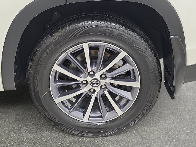 Used 2018 Toyota Highlander XLE AWD/4WD image 33