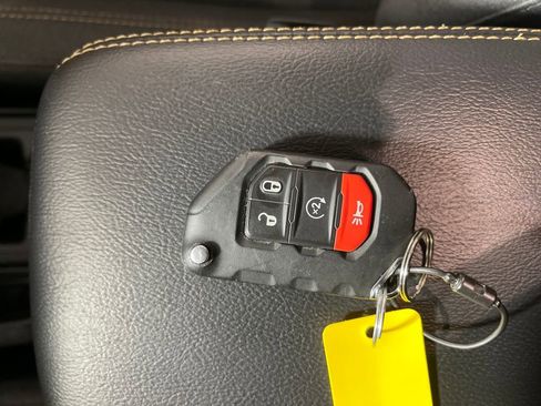 Used 2024 Jeep Wrangler Unlimited Sahara image 27