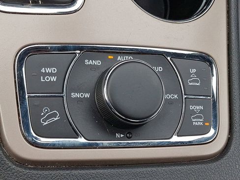 Used 2017 Jeep Grand Cherokee Overland image 29