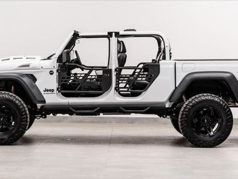 Used 2025 Jeep Gladiator Sport image 14