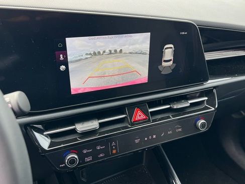 Certified 2024 Kia Niro EX image 25