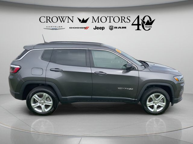Used 2023 Jeep Compass Latitude w/ Convenience Group AWD/4WD image 4