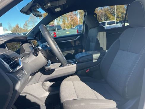 Used 2025 GMC Acadia Elevation AWD/4WD image 9