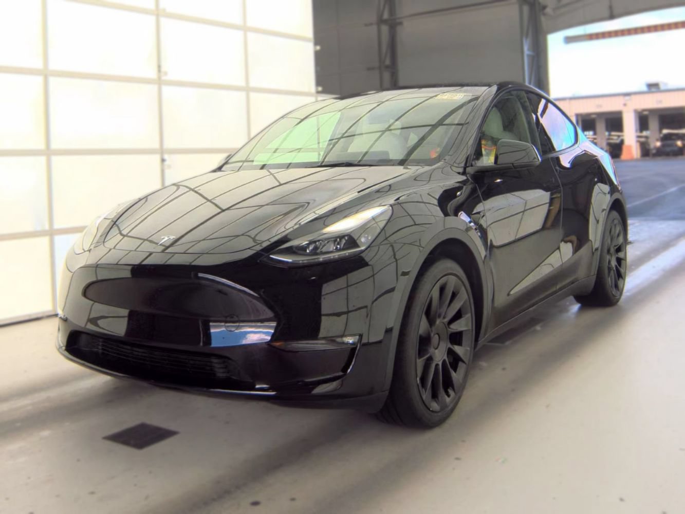 Used 2023 Tesla Model Y Long Range AWD/4WD image 1