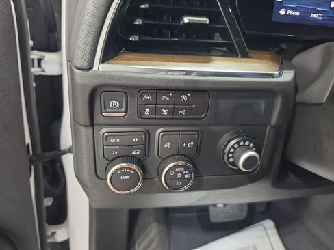 Used 2025 Chevrolet Tahoe High Country AWD/4WD image 19