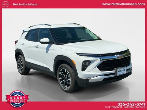 Used 2025 Chevrolet TrailBlazer LT AWD/4WD image 8