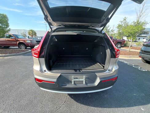 Certified 2023 Volvo XC40 B5 Plus w/ Driver Assist Package AWD/4WD image 23