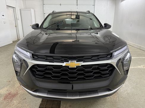 New 2025 Chevrolet Trax LT w/ Driver Confidence Package image 2