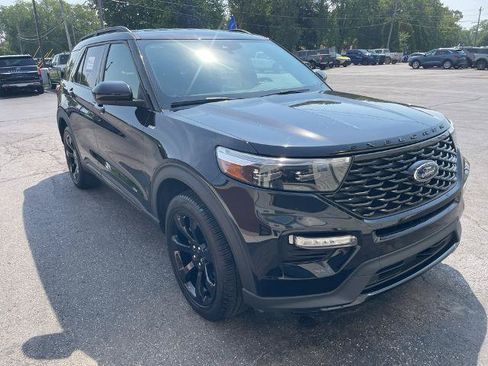 Certified 2023 Ford Explorer ST-Line AWD/4WD image 3