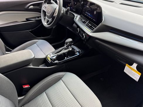 Used 2026 Chevrolet Trax LT w/ Midnight Edition FWD image 19