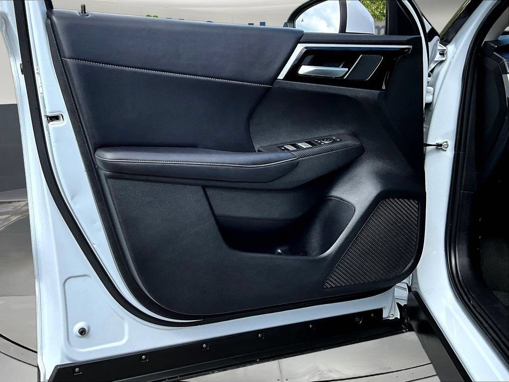 Used 2024 Mitsubishi Outlander SE AWD/4WD image 23