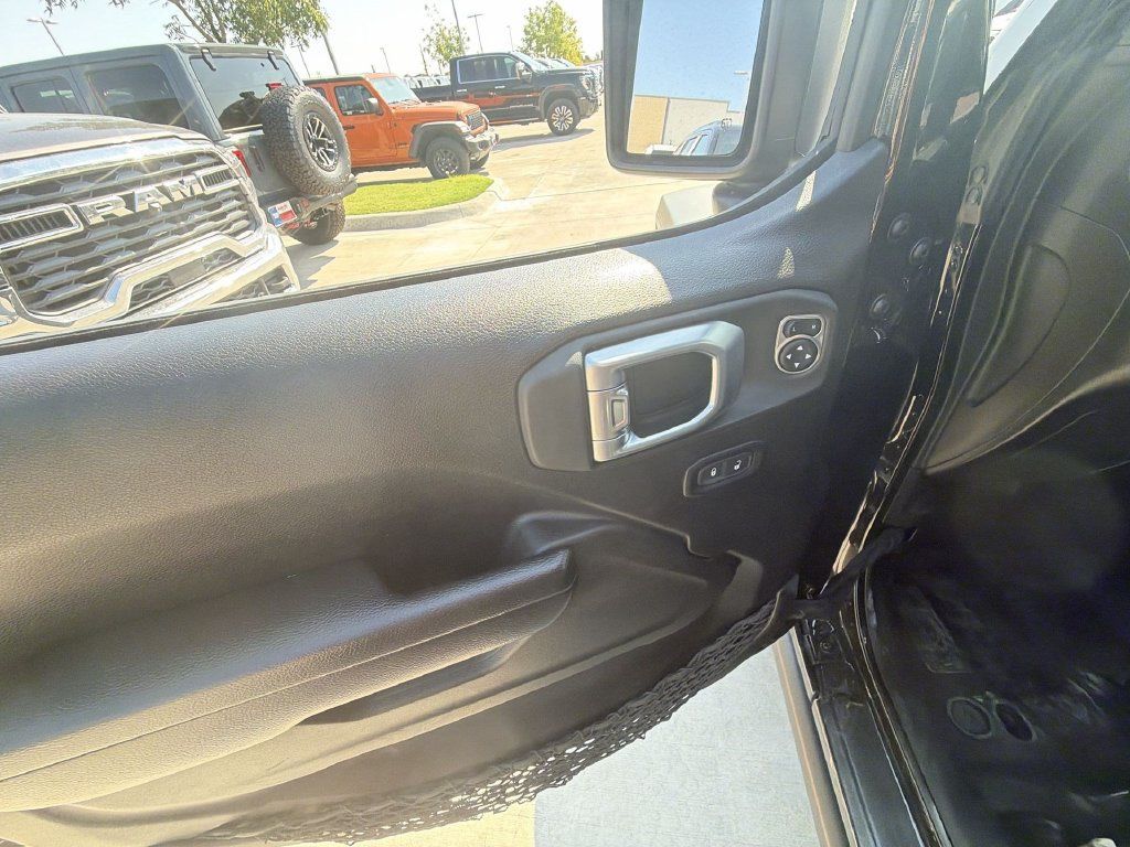 Used 2022 Jeep Wrangler Sport AWD/4WD image 10