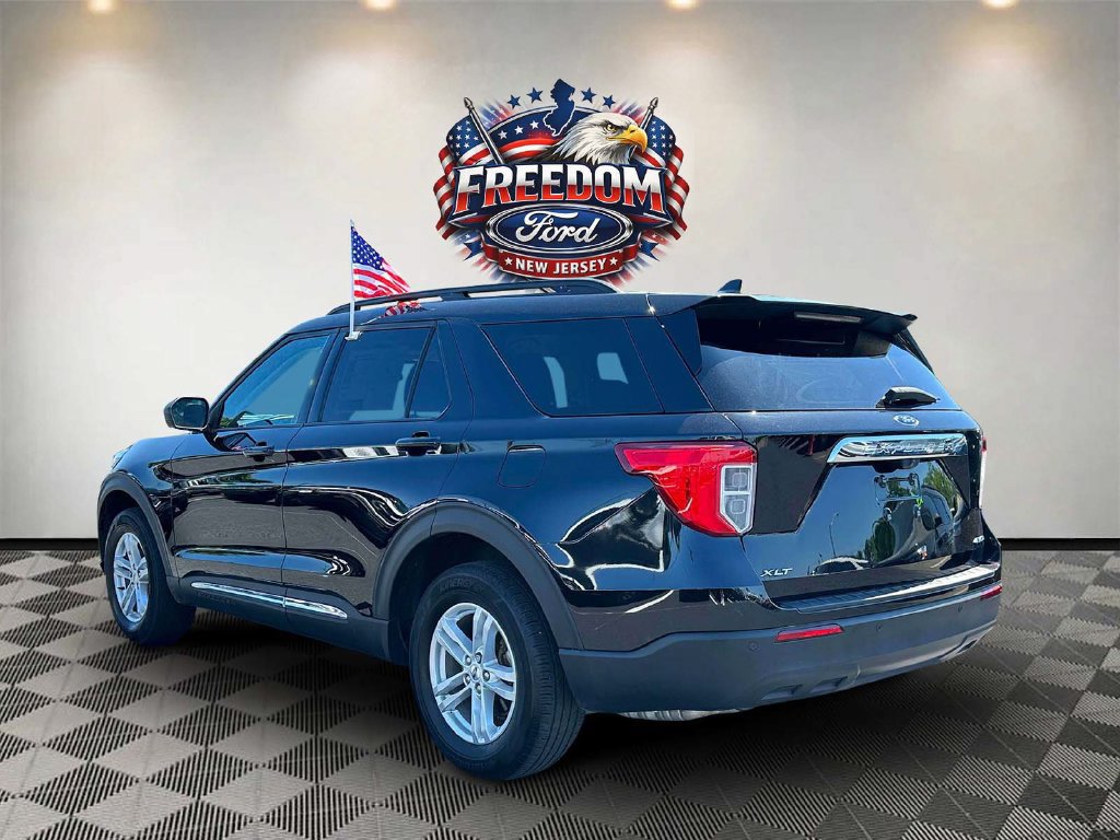 Used 2023 Ford Explorer XLT AWD/4WD image 6