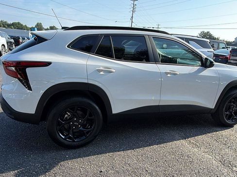 New 2026 Chevrolet Trax LT w/ Driver Confidence Package FWD image 8