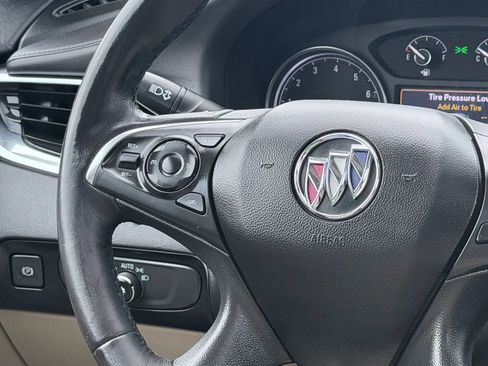 Used 2020 Buick Enclave Essence FWD image 17
