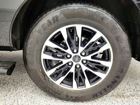 Used 2025 Ford Expedition Platinum AWD/4WD image 9